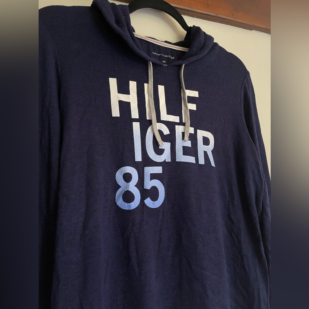 Tommy Hilfiger navy blue knit light weight hoodie. Size small